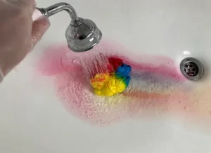 لباس رنگ گرفته